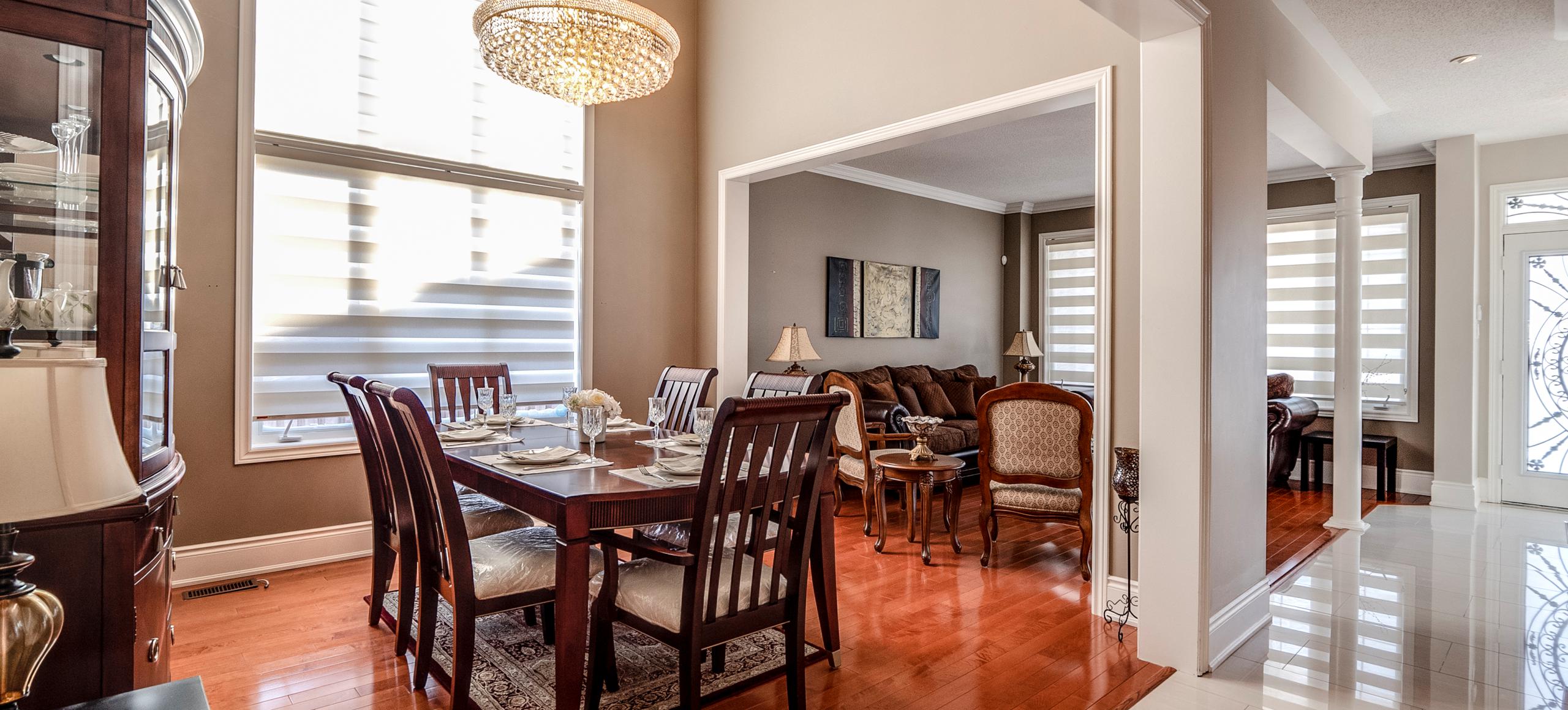 90 Royview Crescent