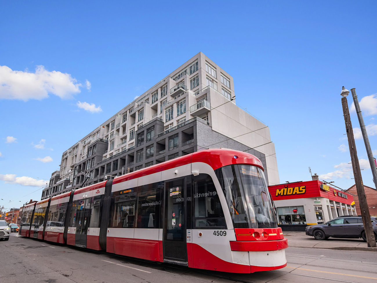 783 Bathurst Street Unit 406 (1)