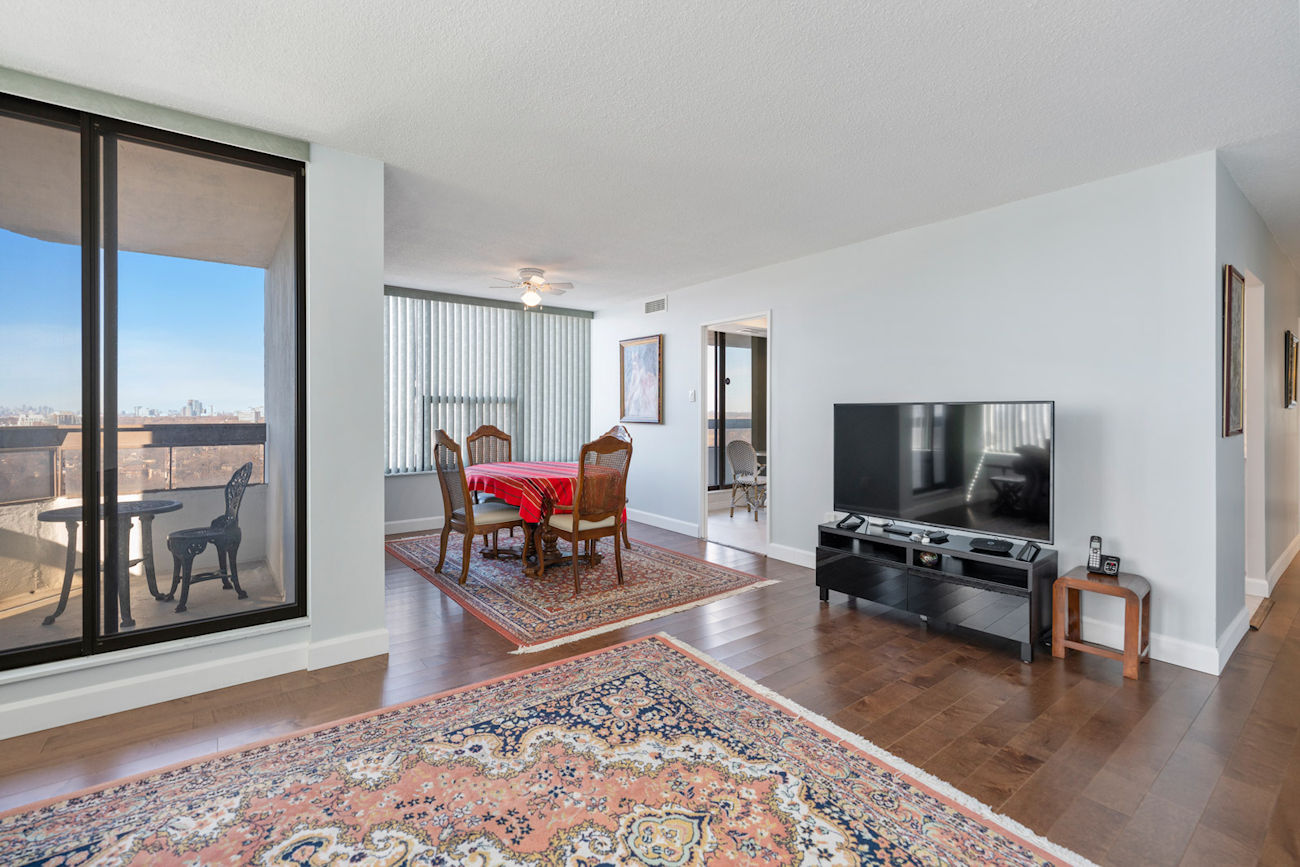 100 Quebec Avenue #1502 (18)