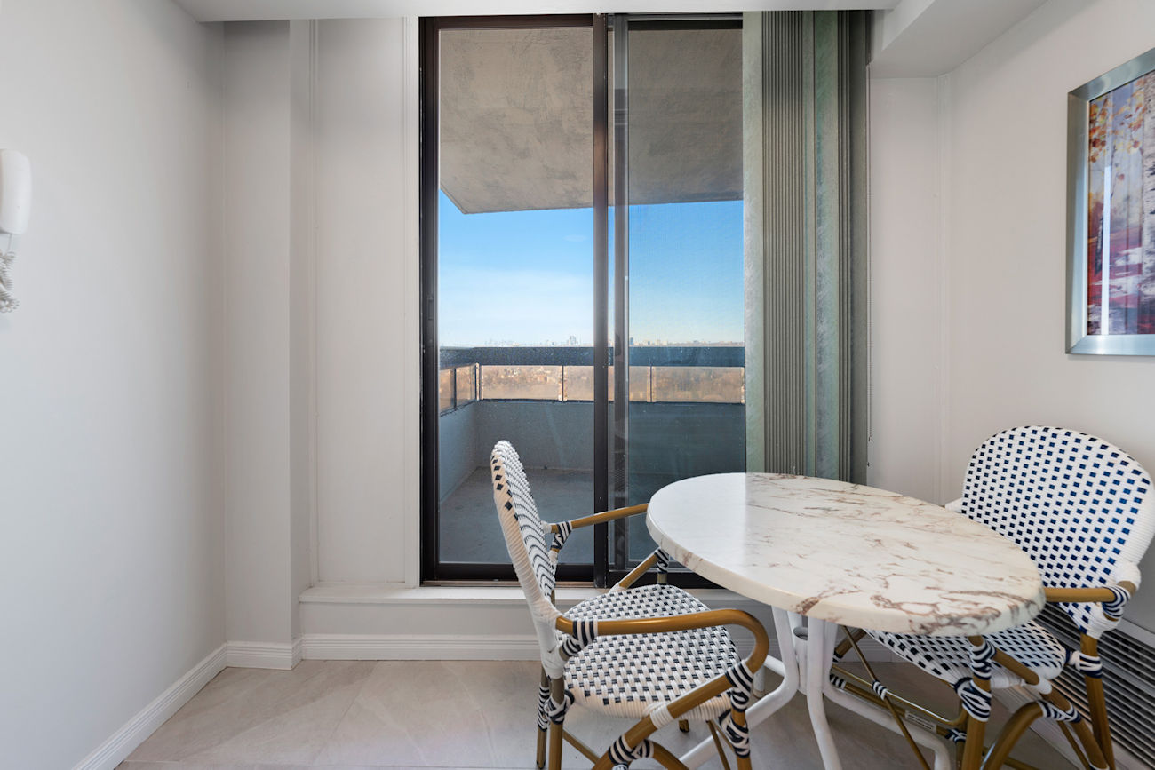 100 Quebec Avenue #1502 (22)