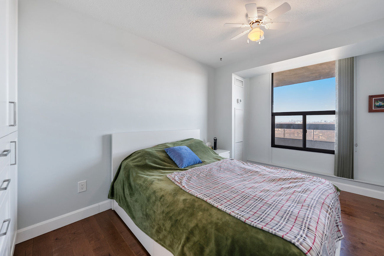 100 Quebec Avenue #1502 (28)