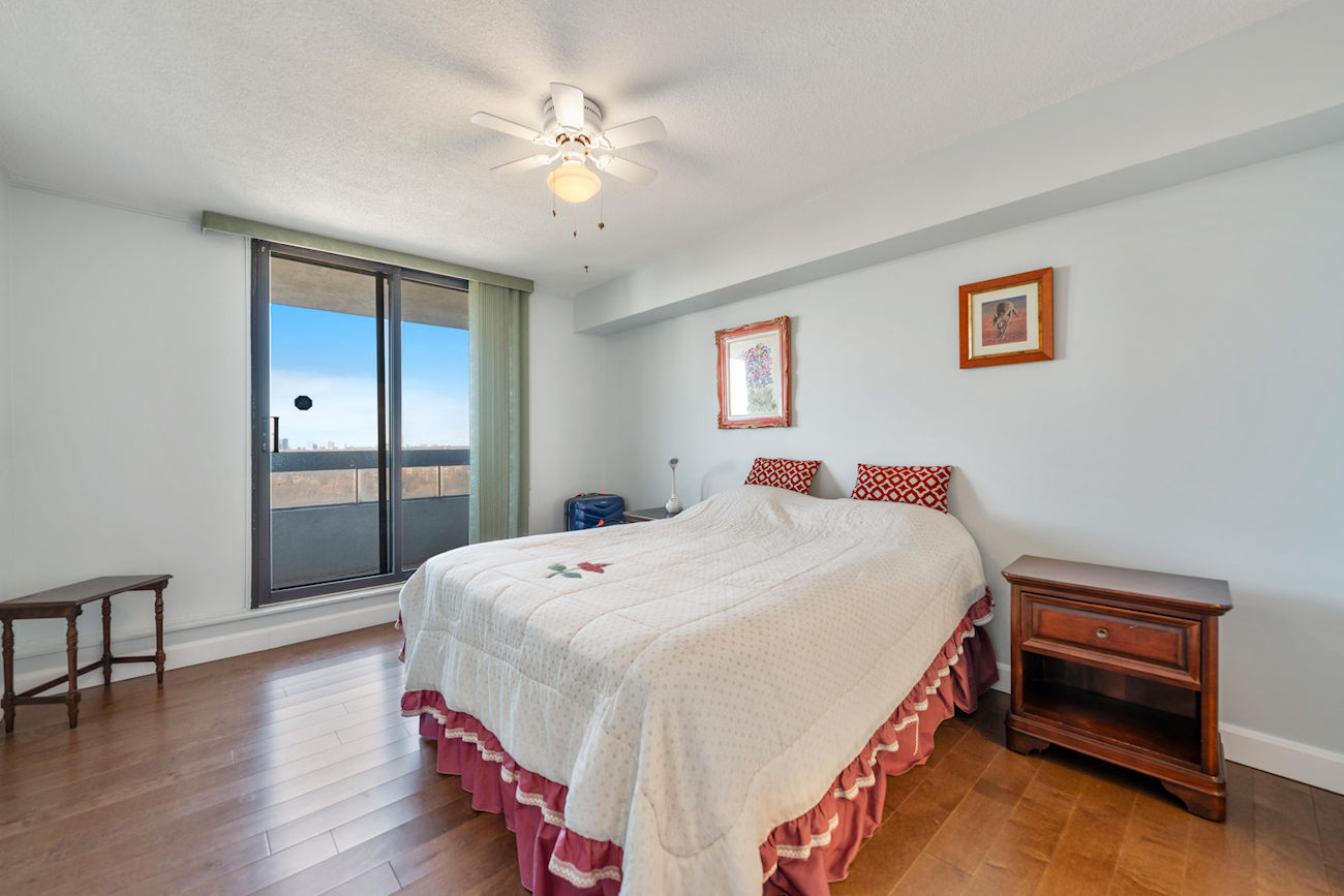 100 Quebec Avenue #1502 (30)