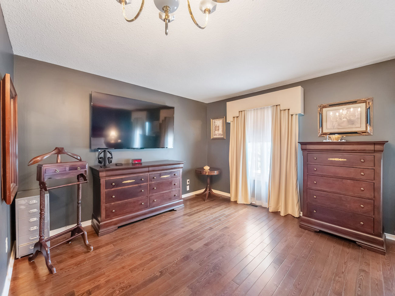 49 Miriam Crescent-35