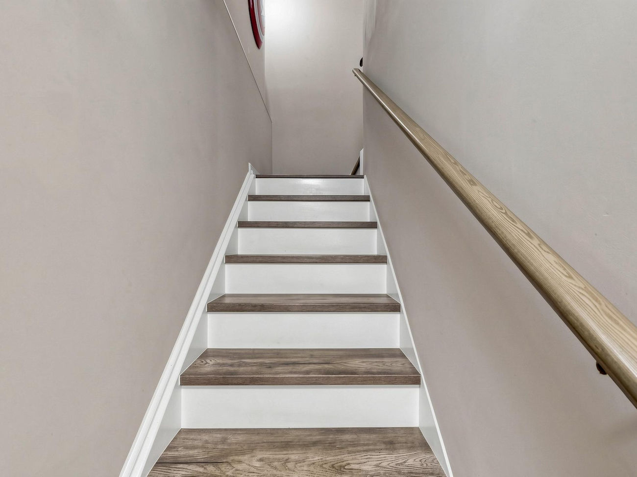 11 Checker Court (28)