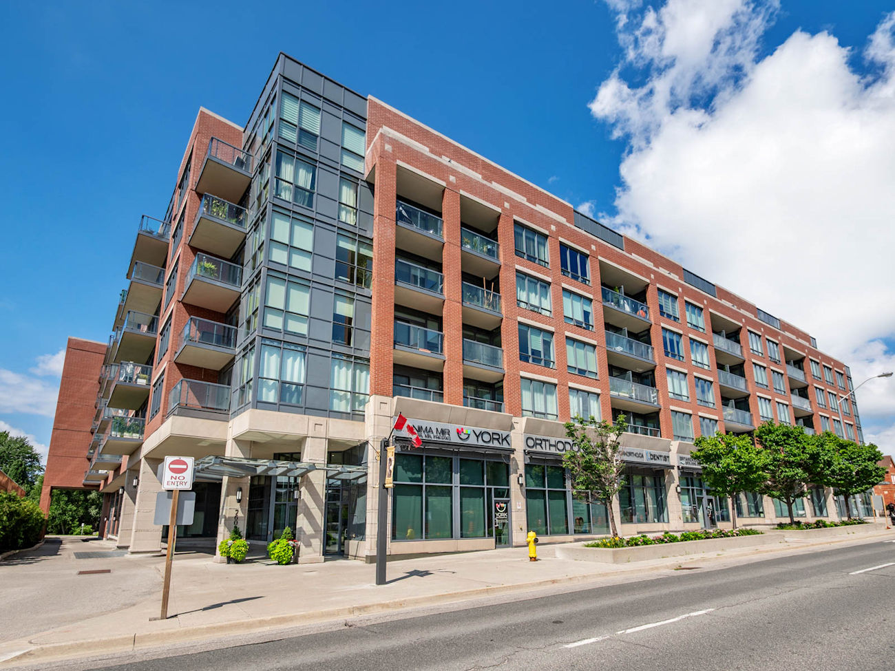 7608 Yonge Street Unit 405 (1)