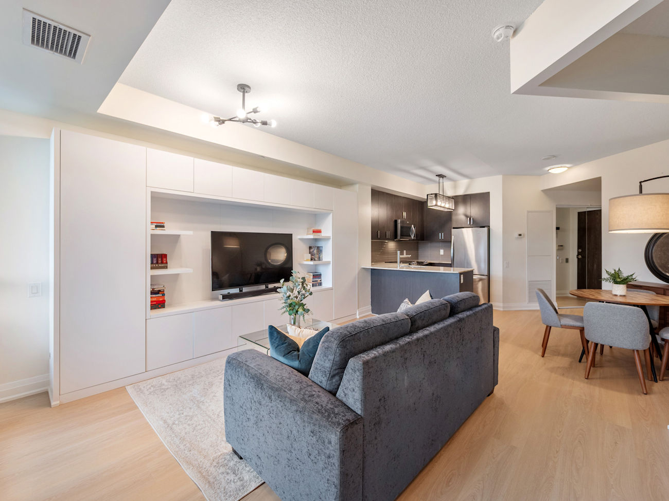 7608 Yonge Street Unit 405 (13)