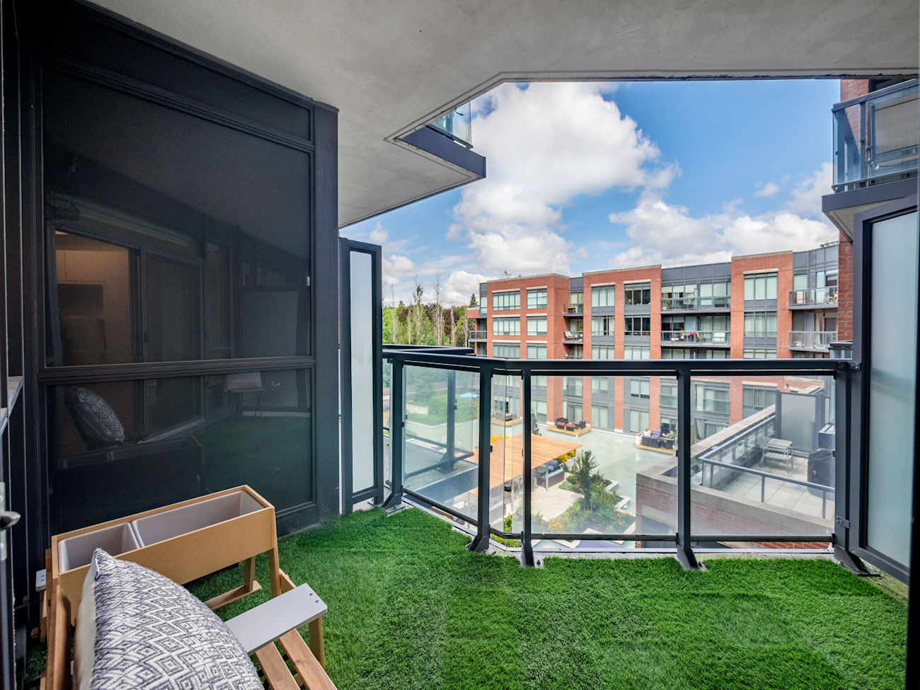 7608 Yonge Street Unit 405 (21)