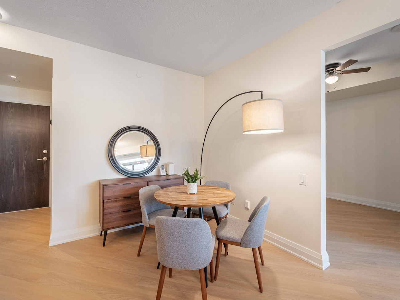 7608 Yonge Street Unit 405 (8)